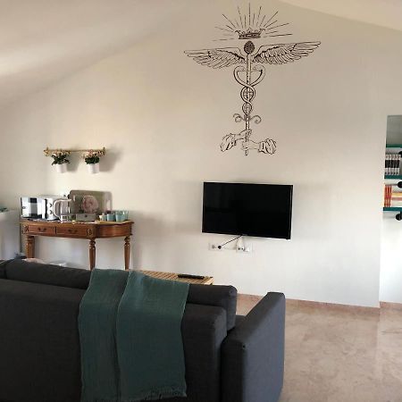 Lovely 1-Bedroom Loft Near Ronda Арріате Екстер'єр фото