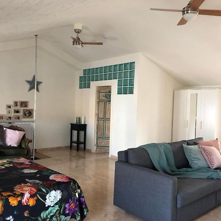 Lovely 1-Bedroom Loft Near Ronda Арріате Екстер'єр фото