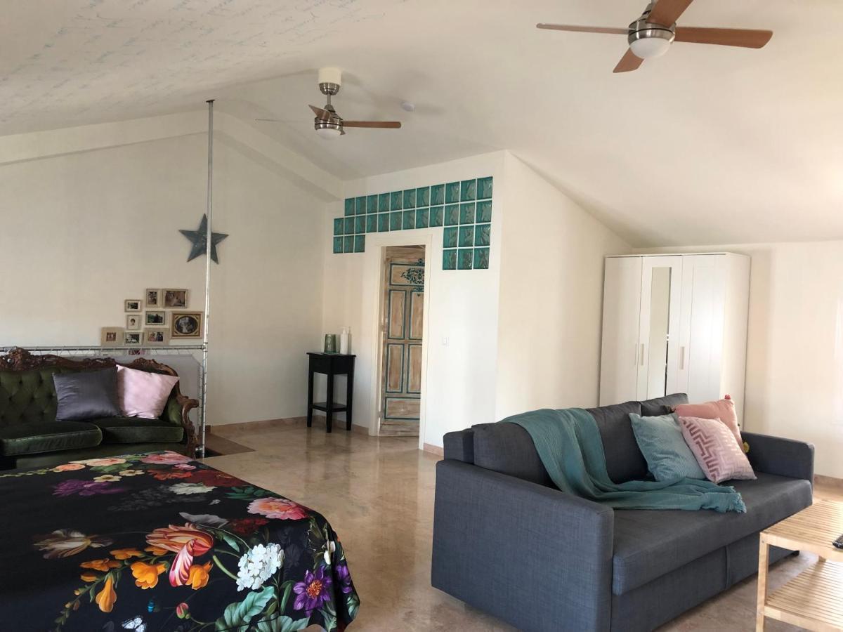 Lovely 1-Bedroom Loft Near Ronda Арріате Екстер'єр фото